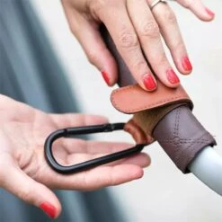 Jinius ® - Boodschappen Haak - Kinderwagen Tassenhaakjes - Haakjes Voor Tassen - Buggy Haakjes - Bruin - Set Van 2 -Jollein Baby Verkoopwinkel 1200x1200 271