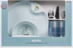 Mepal Mio – Kinderservies Set 6-delig – Bestaat Uit Een Bord, Schaaltje, Glas En Bestek – Sailors Bay - Licht In Gewicht – Kan Tegen Een Stootje 9 Mepal Mio – Kinderservies Set 6-delig – Bestaat Uit Een Bord, Schaaltje, Glas En Bestek – Sailors Bay - Licht In Gewicht – Kan Tegen Een Stootje -Jollein Baby Verkoopwinkel 1200x791 3