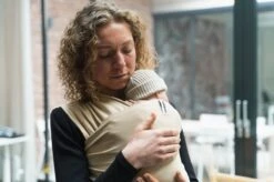 Cuddie Baby Draagdoek - Premium Organic Baby Draagdoek Gemaakt Van Bio Katoen - Newborns Tot 15 Kg - Baby Cadeau - Met Wenskaart - Sand -Jollein Baby Verkoopwinkel 1200x799 17